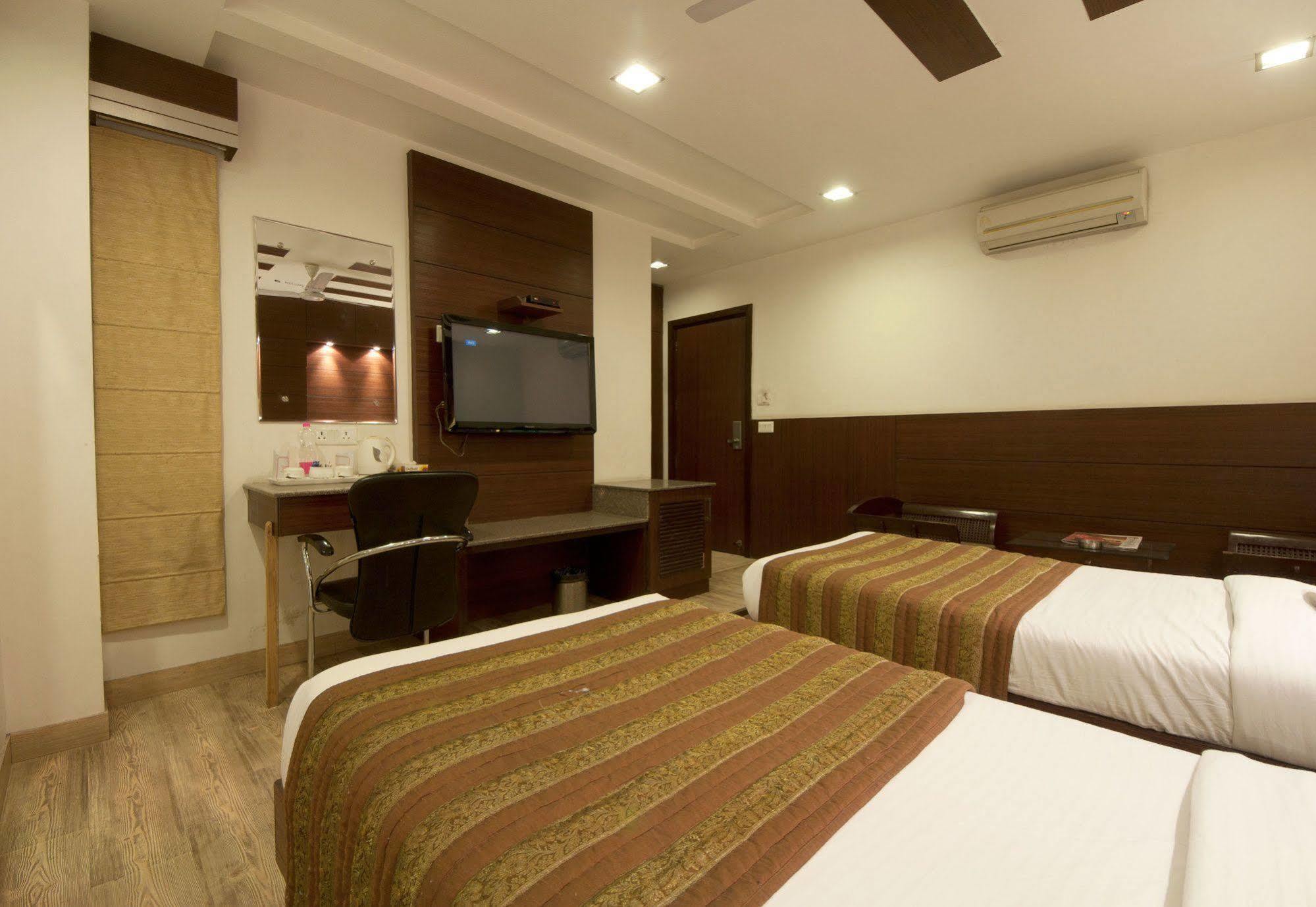 Hotel Amaltas International - Delhi-16 New Delhi